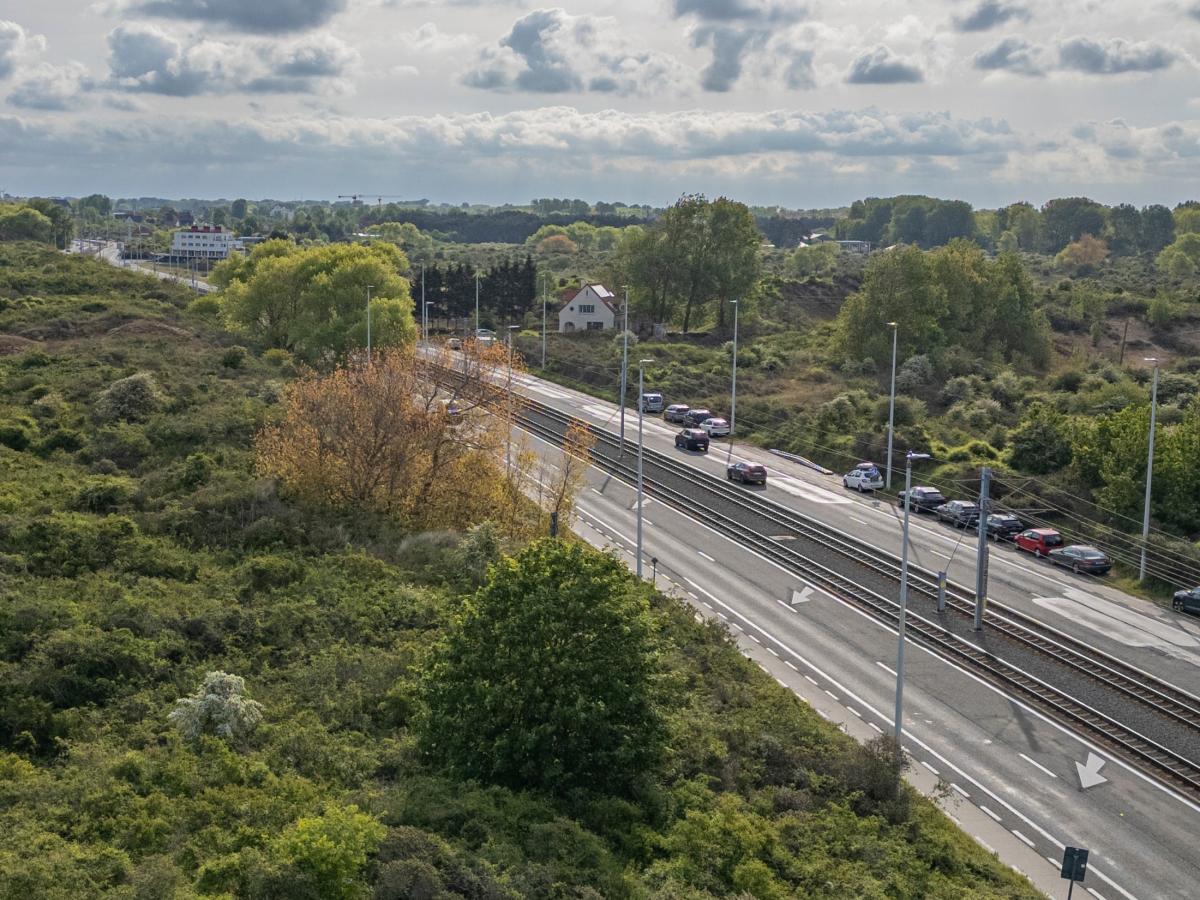 De Koninklijke baan in Koksijde richting Oostduinkerke