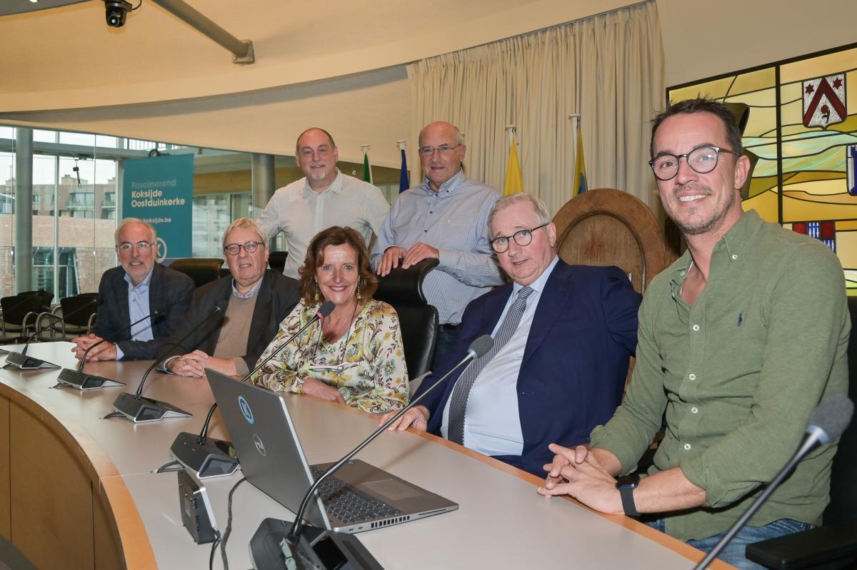 Koksijde blijft gemeenteraad live uitzenden: nu met betere tools om hybride te vergaderen