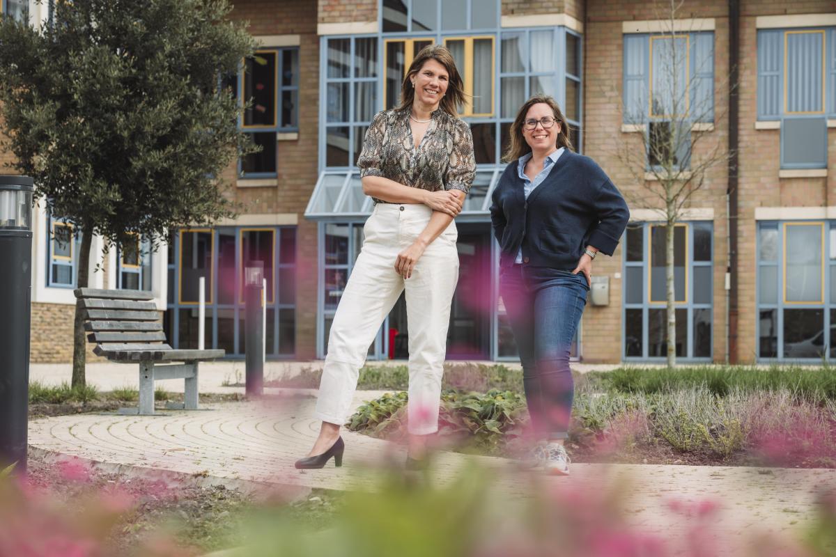Aan het Huis van het Kind wordt verder gebouwd. De voorbije maanden ging een projectteam aan de slag om een toekomstplan uit te werken. De leden? Miet Loones (projectleider), Louise Cailliau, Ann-Sofie Steen, Emily Delhaye en Isabelle Deshayes. Afgevaardigden uit verschillende gemeentelijke diensten die hun expertise en interesse bundelden. 