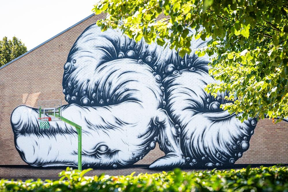 Het verhaal van potvis Valentijn heeft me altijd gefascineerd. Alle generaties in Koksijde spreken er nog over. Met mijn ontwerp wilde ik een vergelijkbare reactie opwekken. De dieren die ik schilder, nemen vaak andere vormen aan om zich aan te passen aan een veranderende wereld. 